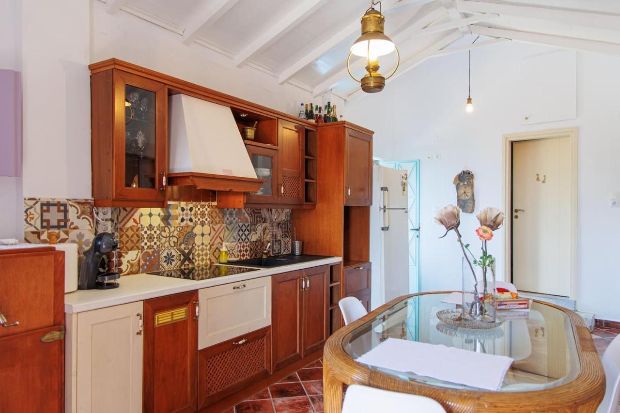 Iliana'S House - Spacious Cave House In The Center Of Areopolis Buitenkant foto