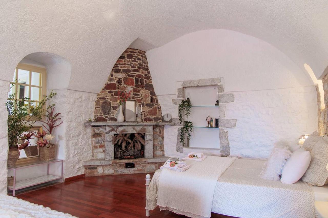 Iliana'S House - Spacious Cave House In The Center Of Areopolis Appartement Buitenkant foto