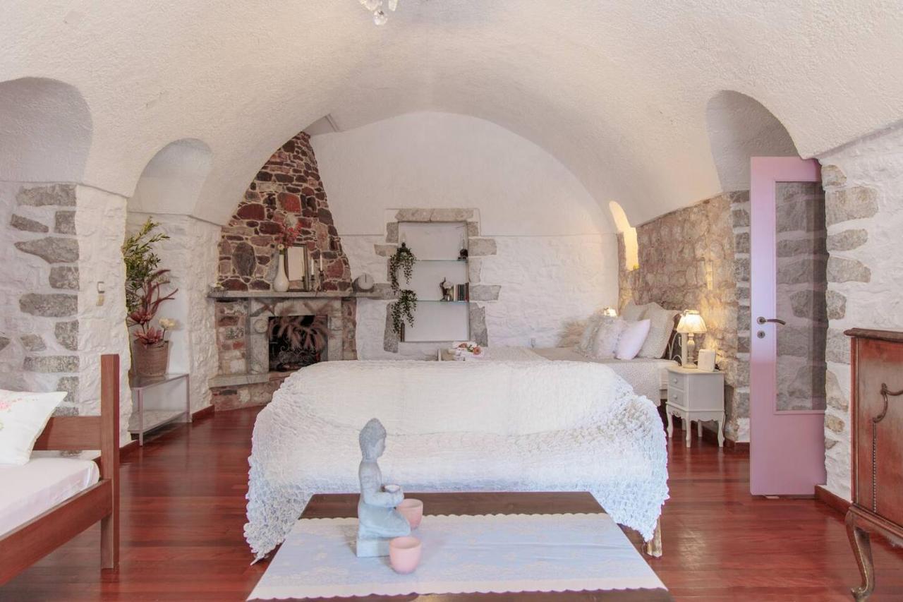 Iliana'S House - Spacious Cave House In The Center Of Areopolis Appartement Buitenkant foto