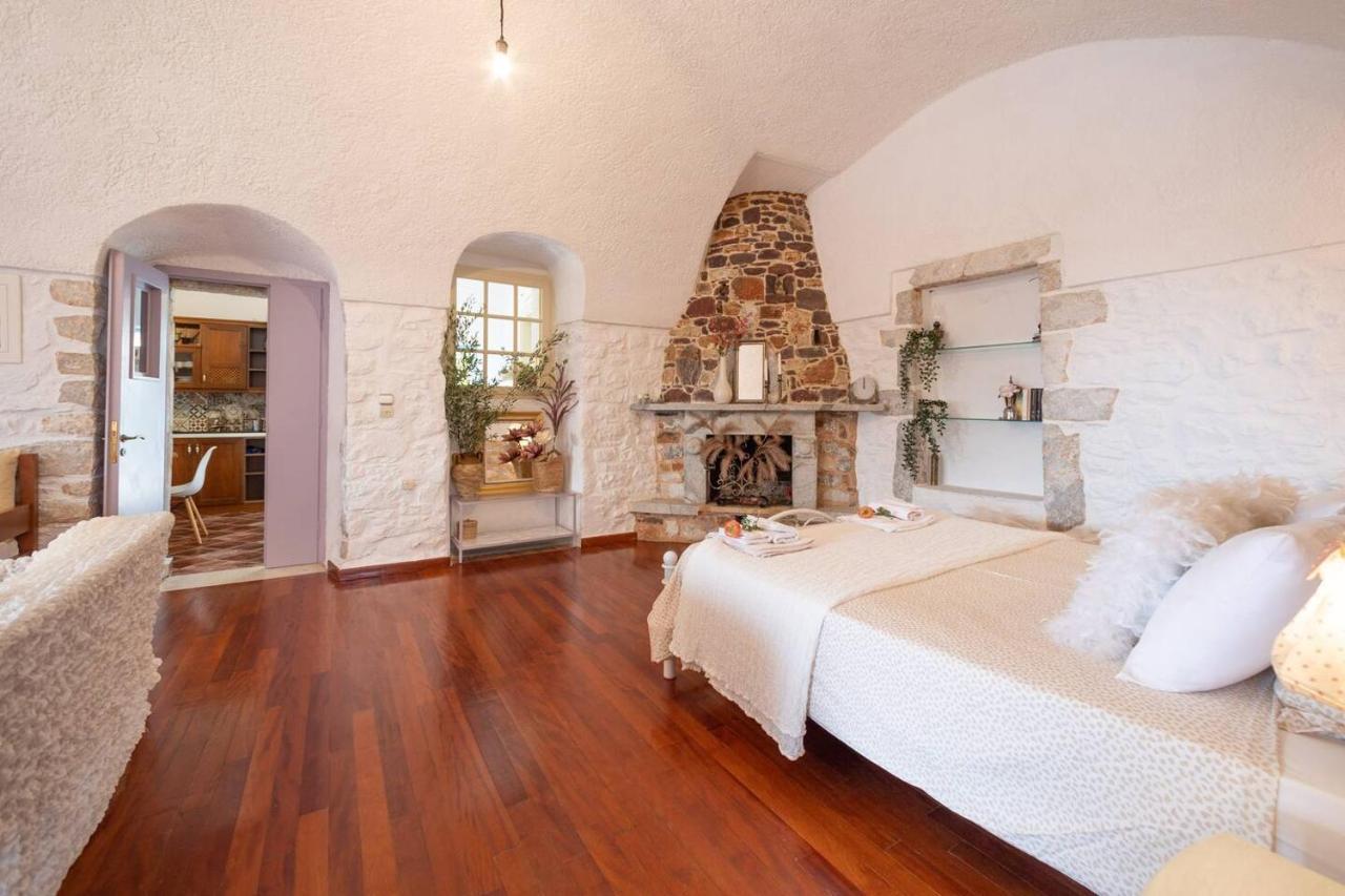 Iliana'S House - Spacious Cave House In The Center Of Areopolis Buitenkant foto