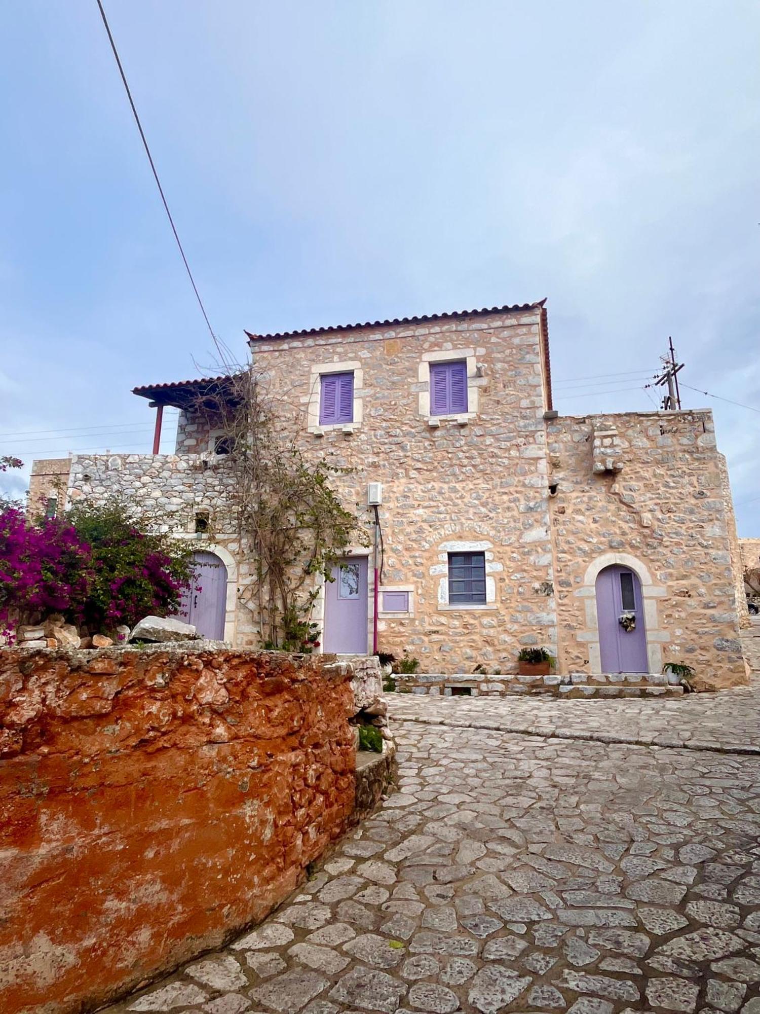 Iliana'S House - Spacious Cave House In The Center Of Areopolis Appartement Buitenkant foto